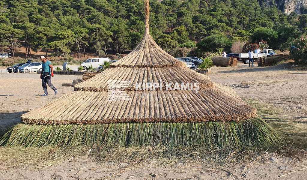 Kirpi Çatılar ve Kademeli Kamış Çatı Arasındaki Farklar